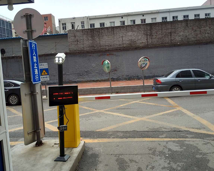 唐山新华联广场应用停车场系统